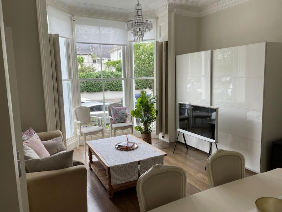 Stylish 3-Bedroom Flat In Kensington Londra Dış mekan fotoğraf